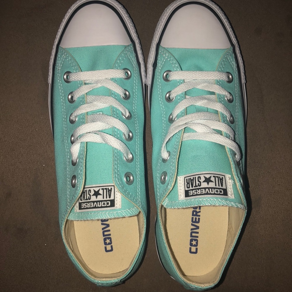 Light mint green women’s converse